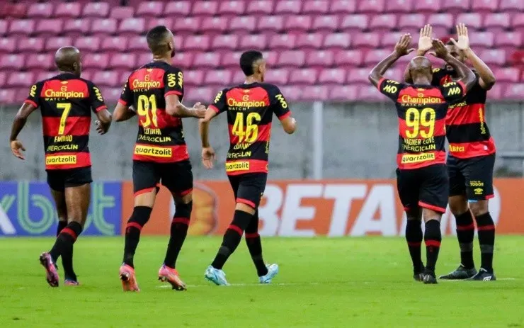 Rafael Vieira/AGIF – Jogadores do Sport comemorando gol