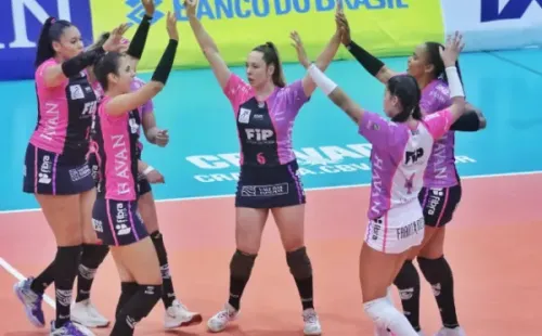 Brusque ainda busca a sua primeira vitória na Superliga. Foto: Daniel Mafra / Reprodução/Instagram oficial de ABEL Moda Vôlei