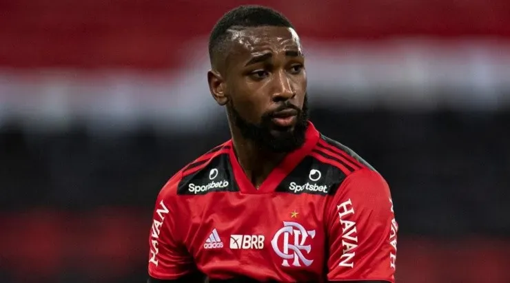 Foto: Jorge Rodrigues/AGIF - Gerson é desejado pelo Sevilla, mesmo próximo do Flamengo.