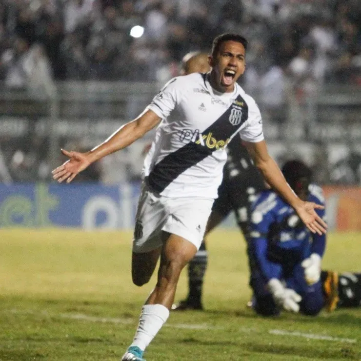 Rogério Capela/AGIF – Fessin comemorando gol pela Ponte Preta em 2022