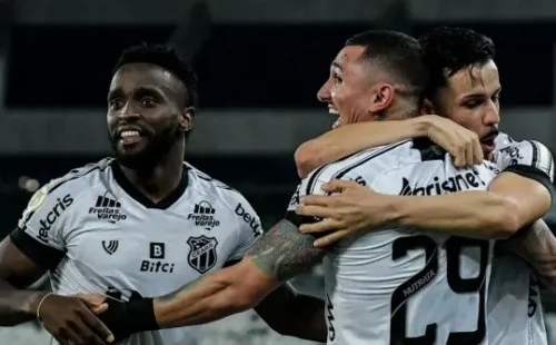 Mendoza tem contrato até dezembro de 2023 (Foto: Thiago Ribeiro/AGIF)