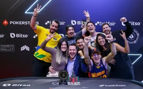 A festa da torcida de Brener Vicente (Foto: Rafael Terra/BSOP)