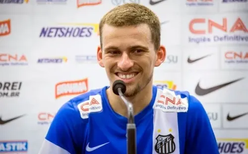 Foto: Ricardo Saibun / Divulgação SantosFC – Lucas Lima defendeu o Santos entre 2014 e 2016, com dois títulos estaduais