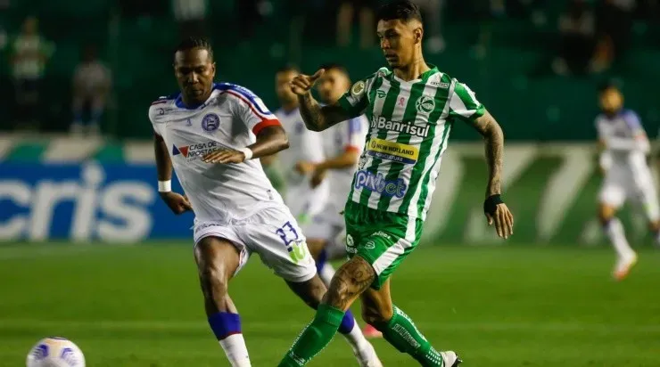 Foto: Luiz Erbes/AGIF - Vitor Mendes: zagueiro é alvo do Coritiba