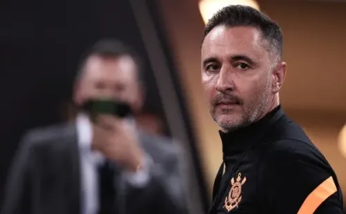 Vítor Pereira pode parar no Flamengo (Foto: Ettore Chiereguini/AGIF)