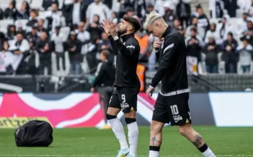 Foto: Guilherme Drovas/AGIF – Yuri Alberto e Róger Guedes