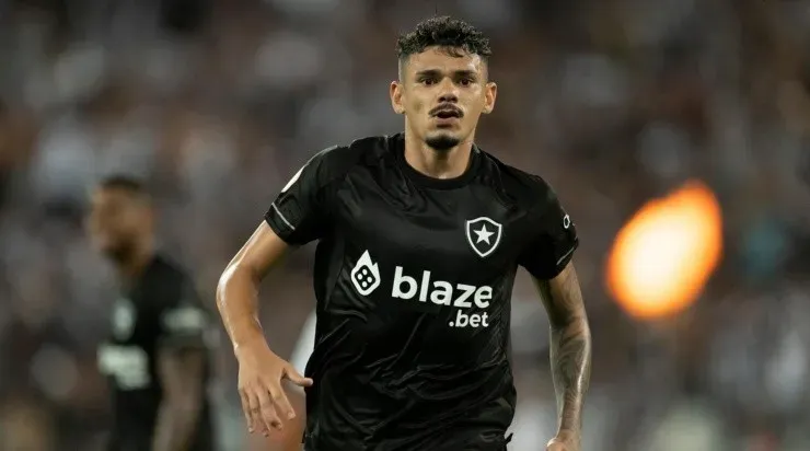 Foto: Jorge Rodrigues/AGIF - Camisa de Tiquinho Soares pode ganhar o nome de uma nova marca