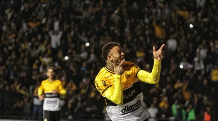 Rafael Bilu passará por exames médicos antes de fechar com o Cruzeiro. Foto:Lucas Sabino/AGIF