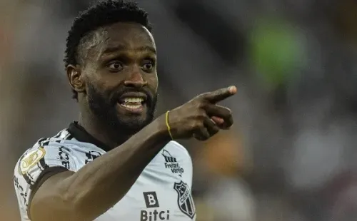 Mendoza está acertado com o Santos - Foto: Thiago Ribeiro/AGIF
