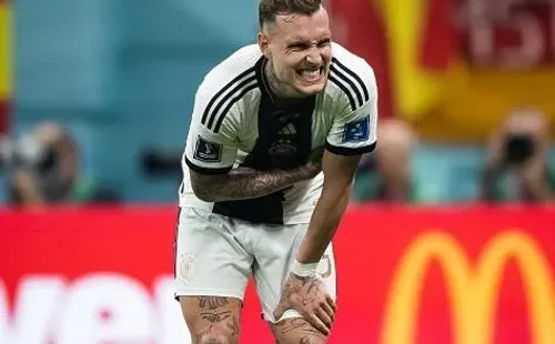 Marvin Ibo Guengoer – GES Sportfoto/Getty Images – David Raum sentindo sua lesão na costela