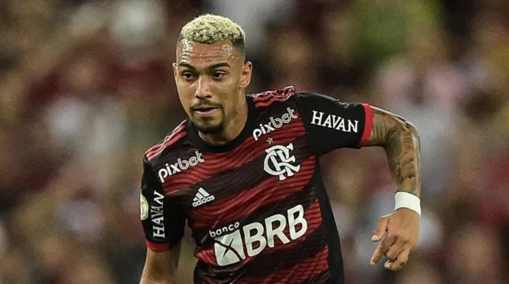 Foto: Thiago Ribeiro/AGIF - Matheuzinho pode não continuar em 2023.