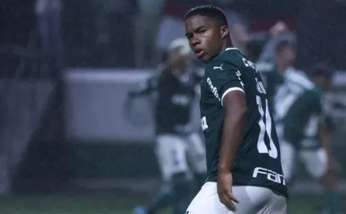 Endrick com a camisa do Palmeiras - Foto: Marcello Zambrana/AGIF