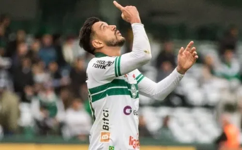 Foto: Robson Mafra/AGIF – Robinho encerra sua segunda passagem pelo Coritiba nesta quarta-feira (30)