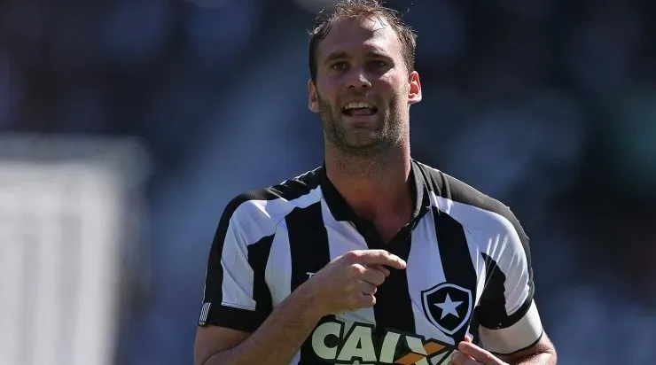 Foto: Vitor Silva/SSPress/Botafogo - Joel Carli: zagueiro deixou sua marca em jogo-treino