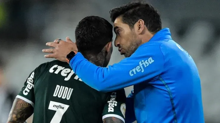 Foto: Thiago Ribeiro/AGIF - Palmeiras não está conseguindo renovar com Dudu.