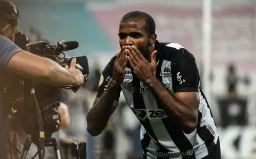 Foto: Kely Pereira/AGIF – Messias tem mais um ano de contrato no Vovô