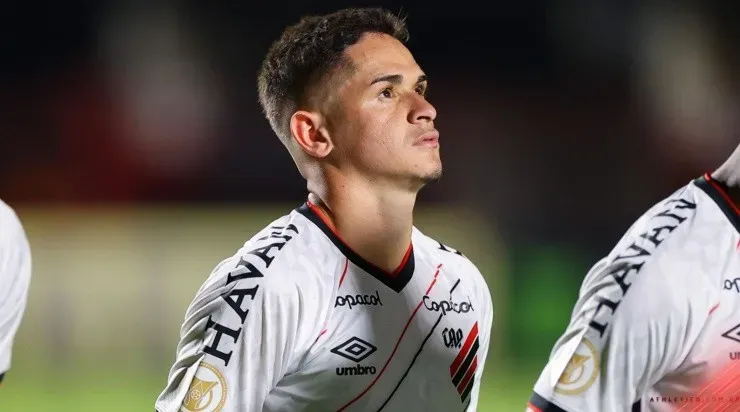 Foto: José Tramontin/athletico.com.br/Divulgação - Khellven: lateral recuperou espaço com chegada de Felipão