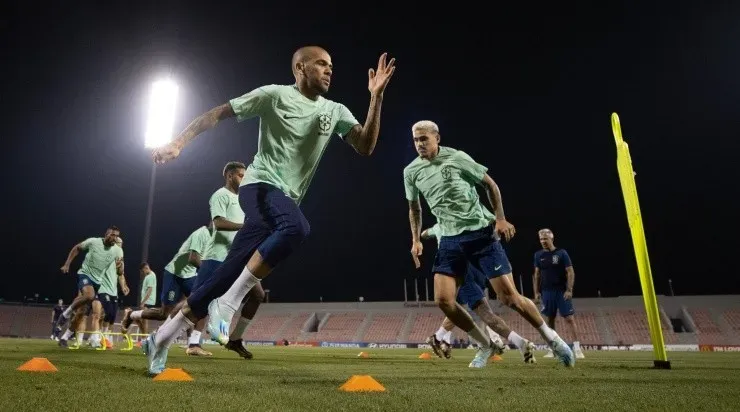 Foto: Lucas Figueiredo/CBF/Divulgação - Dani Alves: lateral será titular contra Camarões