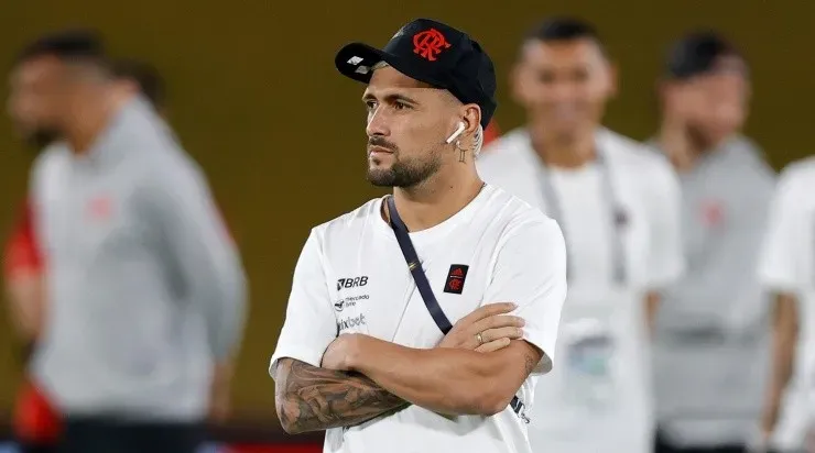 (Photo by Buda Mendes/Getty Images) - Eliminação precoce do Uruguai faz diminuir as chances de propostas chegando por Arrascaeta.