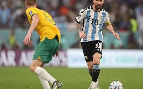 Michael Steele/Getty Images – Messi jogando contra a Austrália hoje (3)