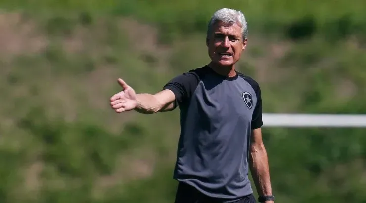 Luís Castro tem o sonho de treinar um time inglês. Foto: Vitor Silva/ Botafogo