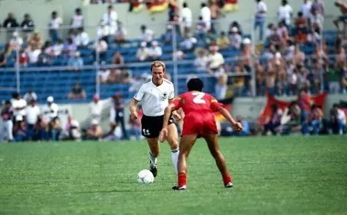 Schlage/ullstein bild via Getty Images – Marrocos contra a Alemanha na Copa do Mundo em 1986