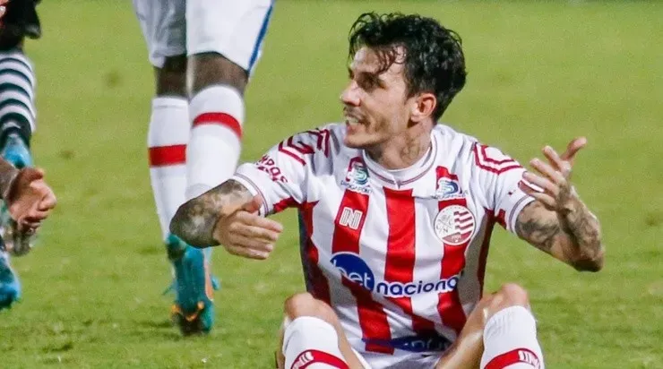 Foto: Rafael Vieira/AGIF - Jean Carlos fracassou no Náutico em 2022.