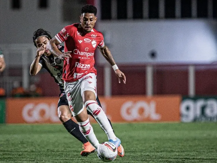 Isabela Azine/AGIF – Willian Formiga atuando pelo Vila Nova em 2022