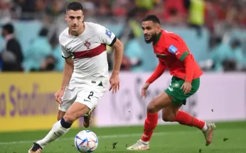 Getty Images/Laurence Griffiths – Diogo Dalot é alvo de interesse do Barcelona