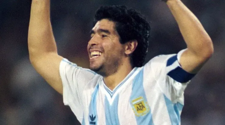 Foto: David Cannon/Allsport/Getty Images - Maradona era ídolo do Napoli no momento em que a Copa foi disputada.