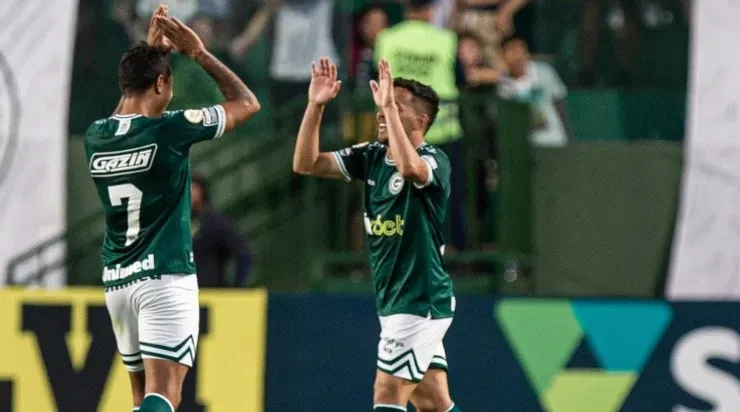 Foto: Isabela Azine/AGIF - Dadá formou bom trio de ataque com Vinícius e Pedro Raul.