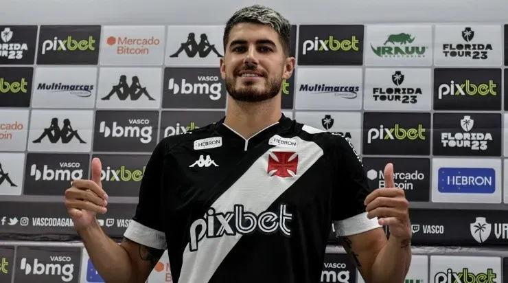Foto: Thiago Ribeiro/AGIF - Pedro Raul: novo camisa 9 do Vasco foi apresentado oficialmente