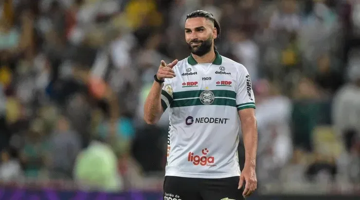 Foto: Thiago Ribeiro/AGIF - Contrato de Léo com o Coxa se encerra somente no dia 31 de dezembro.