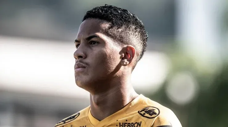 Soteldo de uma dura em Angelo no treino desta quarta-feira (28). Foto: Ivan Storti