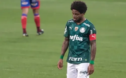 Luiz Adriano com a camisa do Palmeiras - Foto: Marcello Zambrana/AGIF