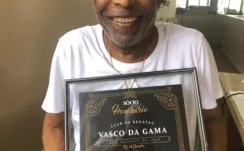 Pelé foi homenageado com o título de Sócio Honorário do Vasco – Foto: Divulgação – Vasco da Gama