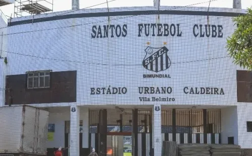Foto: Fernanda Luz/AGIF – Estádio da Vila Belmiro já se prepara para receber velório de Pelé na segunda (2)