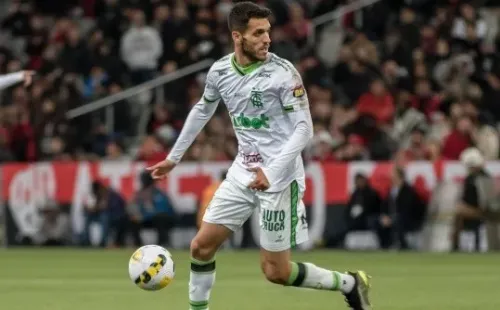 Lucas Kal está na mira do Internacional - Foto: Robson Mafra/AGIF