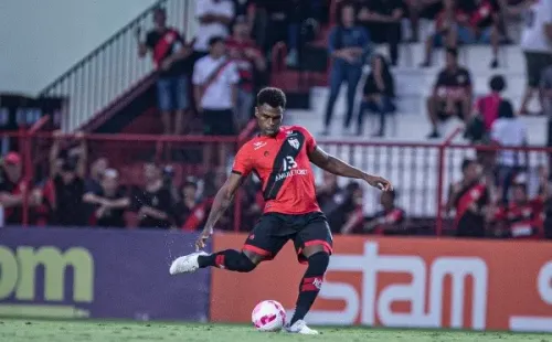 Foto: Isabela Azine/AGIF – Wanderson jogou a última temporada pelo Atlético-GO