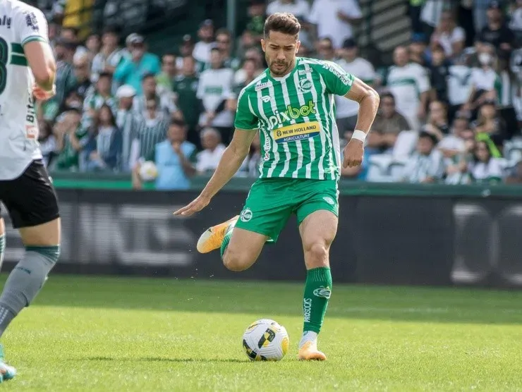 Robson Mafra/AGIF – Jean Irmer atuando pelo Juventude em 2022