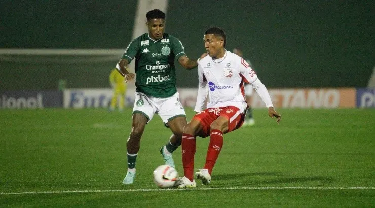 Foto: Rogério Capela/AGIF - Cocão em ação contra o Guarani pela Série B.