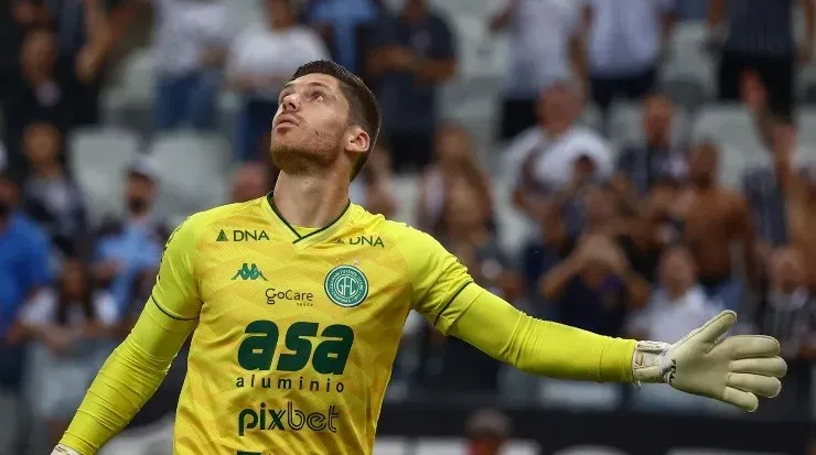Foto: Marcello Zambrana/AGIF - Kozlinski em ação na partida contra o Corinthians.