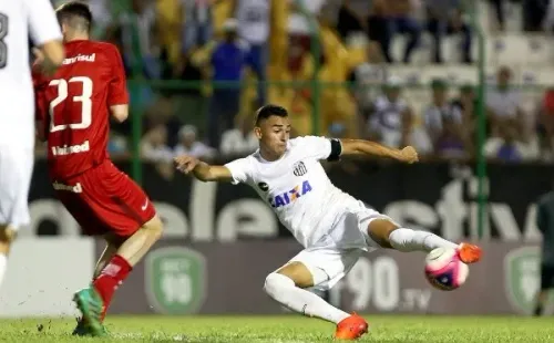 Foto: Pedro Ernesto Guerra Azevedo/Santos FC – Guilherme Nunes conseguiu rescisão no Santos e vai ao RS