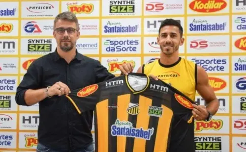 Foto: Reprodução/Gustavo Ribeiro/Novorizontino – Geovane sendo apresentado por Michel alves