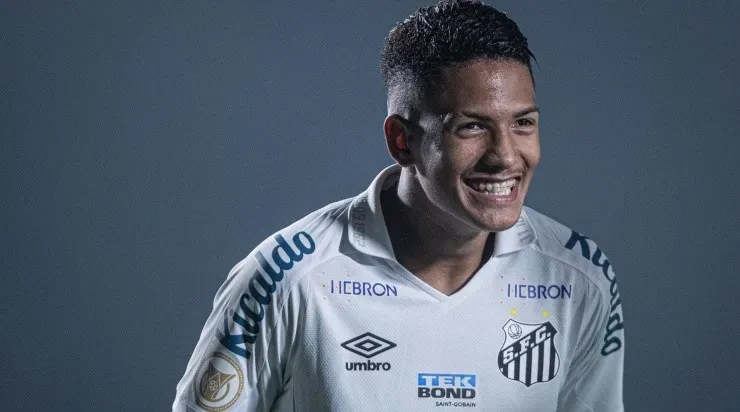 Foto: Heber Gomes/AGIF - Ângelo: jovem aguarda projeto para deixar o Peixe