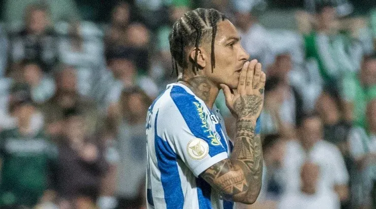 Foto: Robson Mafra/AGIF - Guerrero fracassou em sua passagem pelo Avaí.