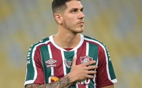 Nino também deve renovar seu contrato - Foto: Thiago Ribeiro/AGIF