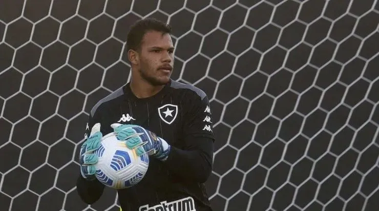 Foto: Reprodução/Botafogo – Igo Gabriel, provável titular, treinando pelo Botafogo