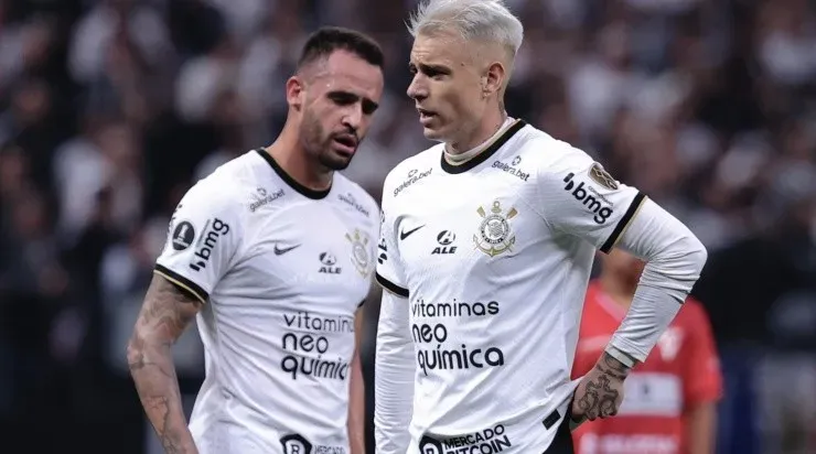 Foto: Ettore Chiereguini/AGIF - Renato Augusto e Róger Guedes: dupla pode voltar no próximo jogo