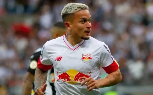 Artur com a camisa do Bragantino - Foto: Fernando Moreno/AGIF